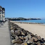 Le Chateau Du Bonheur, Piscine Ouverte Du 1er Juin Au 30 Septembre , Sauna Et Jacuzzi Ferienhaus *