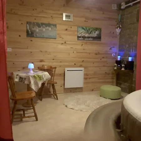 Le Chateau Du Bonheur, Piscine Chauffee Ouverte Du 1er Juin Au 30 Septembre , Sauna Et Jacuzzi 度假居 *