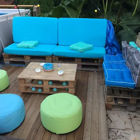 Le Chateau Du Bonheur, Piscine Chauffee Ouverte Du 1er Juin Au 30 Septembre , Sauna Et Jacuzzi *