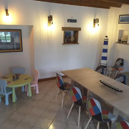 Le Chateau Du Bonheur, Piscine Ouverte Du 1er Juin Au 30 Septembre , Sauna Et Jacuzzi בית נופש *