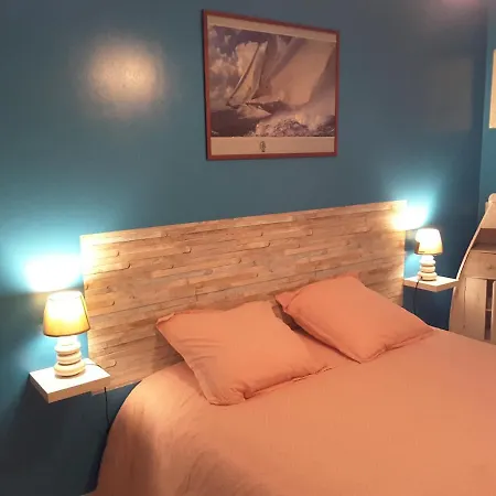 Le Chateau Du Bonheur, Piscine Ouverte Du 1er Juin Au 30 Septembre , Sauna Et Jacuzzi בית נופש