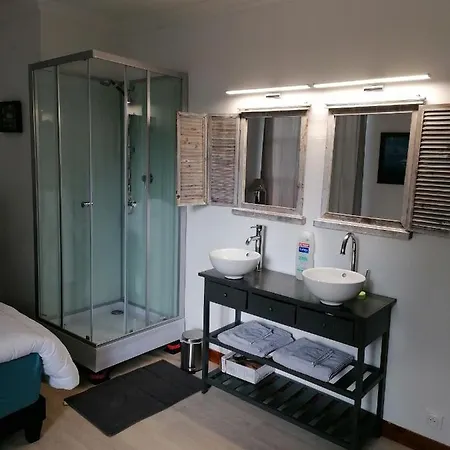 Le Chateau Du Bonheur, Piscine Chauffee Ouverte Du 1er Juin Au 30 Septembre , Sauna Et Jacuzzi *