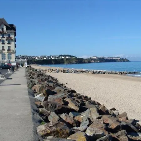 Le Chateau Du Bonheur, Piscine Ouverte Du 1er Juin Au 30 Septembre , Sauna Et Jacuzzi בית נופש *