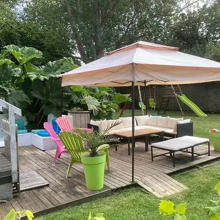 Le Chateau Du Bonheur, Piscine Chauffee Ouverte Du 1er Juin Au 30 Septembre , Sauna Et Jacuzzi *