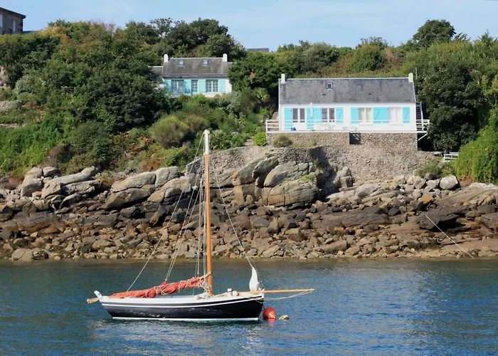 Le Chateau Du Bonheur, Piscine, Sauna Et Jacuzzi Holiday home Le Loreur