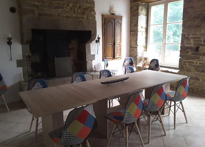 Holiday home Le Chateau Du Bonheur, Piscine, Sauna Et Jacuzzi Le Loreur