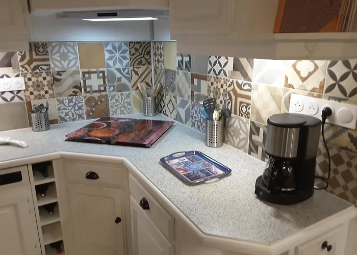 Le Chateau Du Bonheur, Piscine, Sauna Et Jacuzzi *