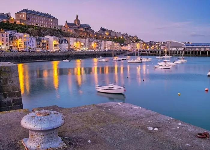 Le Chateau Du Bonheur, Piscine, Sauna Et Jacuzzi Le Loreur