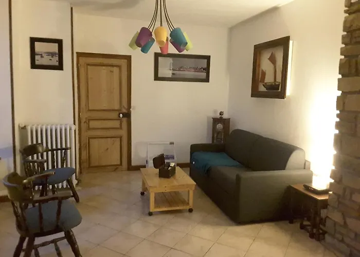 Holiday home Le Chateau Du Bonheur, Piscine, Sauna Et Jacuzzi