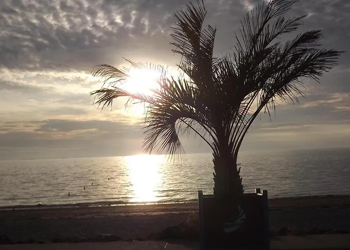 Le Chateau Du Bonheur, Piscine, Sauna Et Jacuzzi *