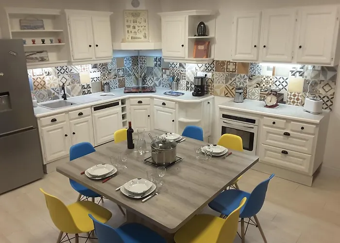 Le Chateau Du Bonheur, Piscine, Sauna Et Jacuzzi Holiday home Le Loreur