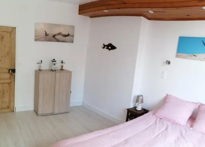 Le Chateau Du Bonheur, Piscine, Sauna Et Jacuzzi Holiday home Le Loreur