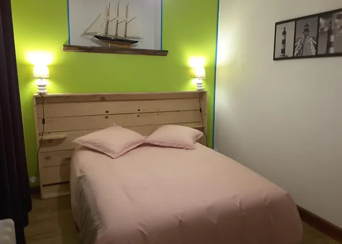 Le Chateau Du Bonheur, Piscine, Sauna Et Jacuzzi Holiday home *