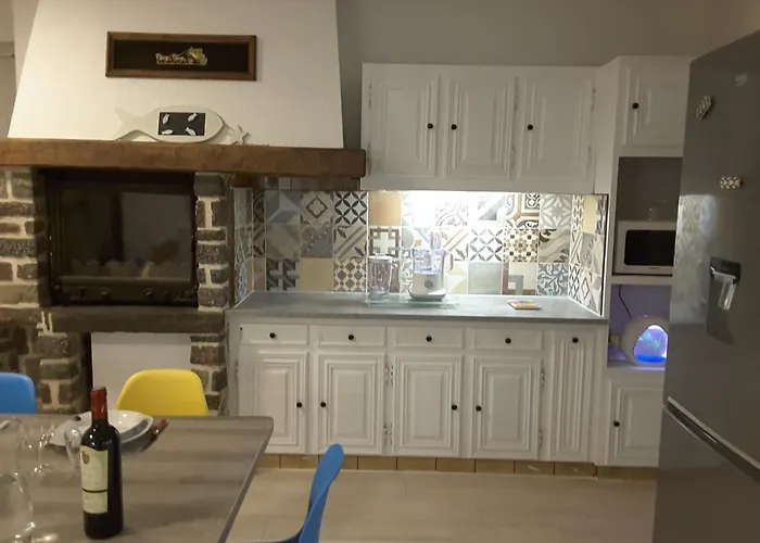 Le Chateau Du Bonheur, Piscine, Sauna Et Jacuzzi Holiday home Le Loreur