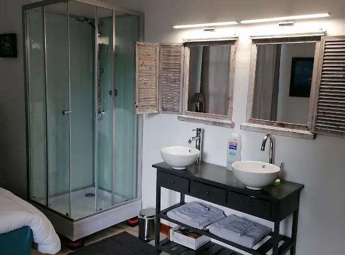 Le Chateau Du Bonheur, Piscine, Sauna Et Jacuzzi *