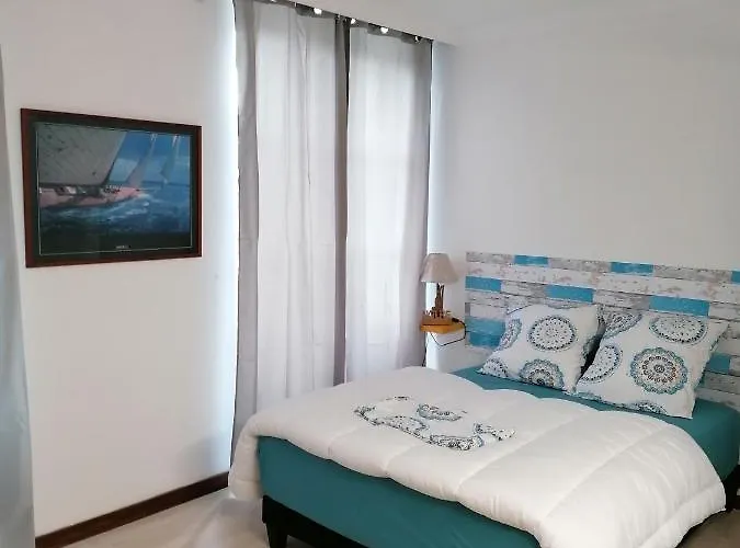 Le Chateau Du Bonheur, Piscine, Sauna Et Jacuzzi Holiday home Le Loreur