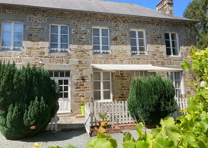 Le Chateau Du Bonheur, Piscine, Sauna Et Jacuzzi Holiday home *